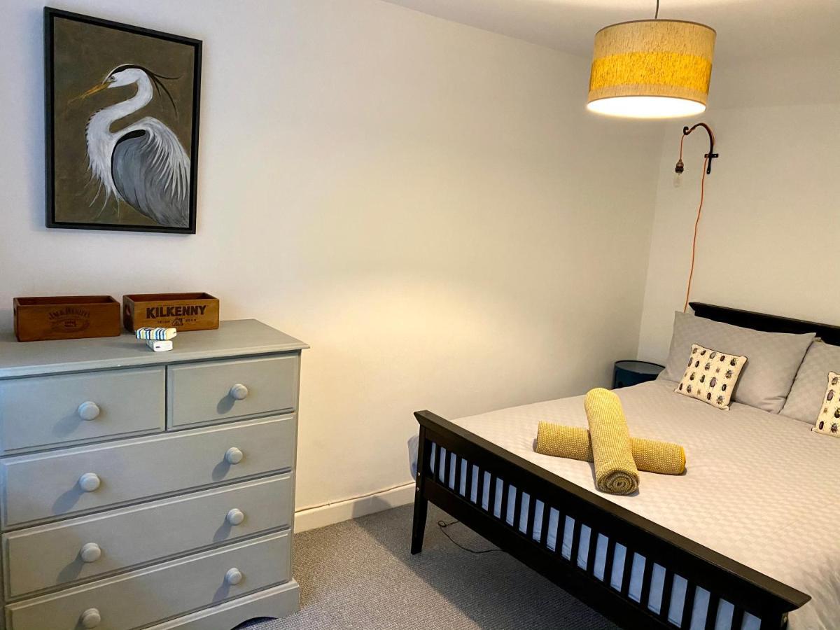 Holly Tree - 3 Bedrooms And Large Garden With Optional Glamping Double Outside Holiday home