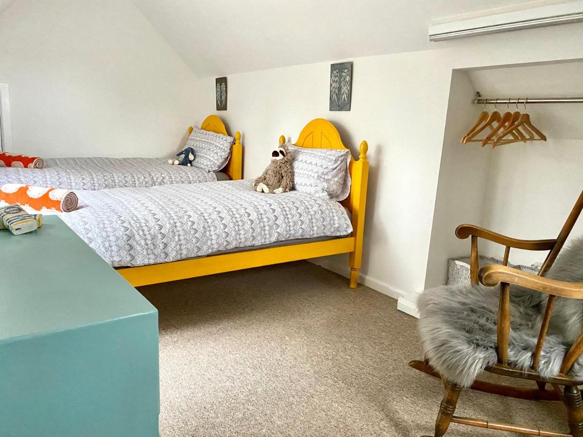 Holly Tree - 3 Bedrooms And Large Garden With Optional Glamping Double Outside Holiday home