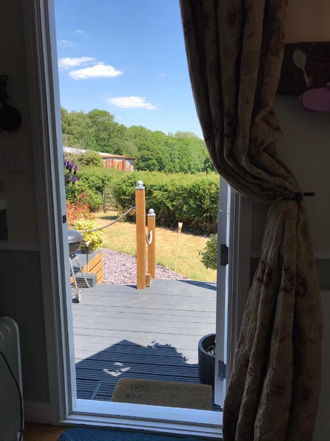Apartment Shepherds Hut With Hot Tub Lymington