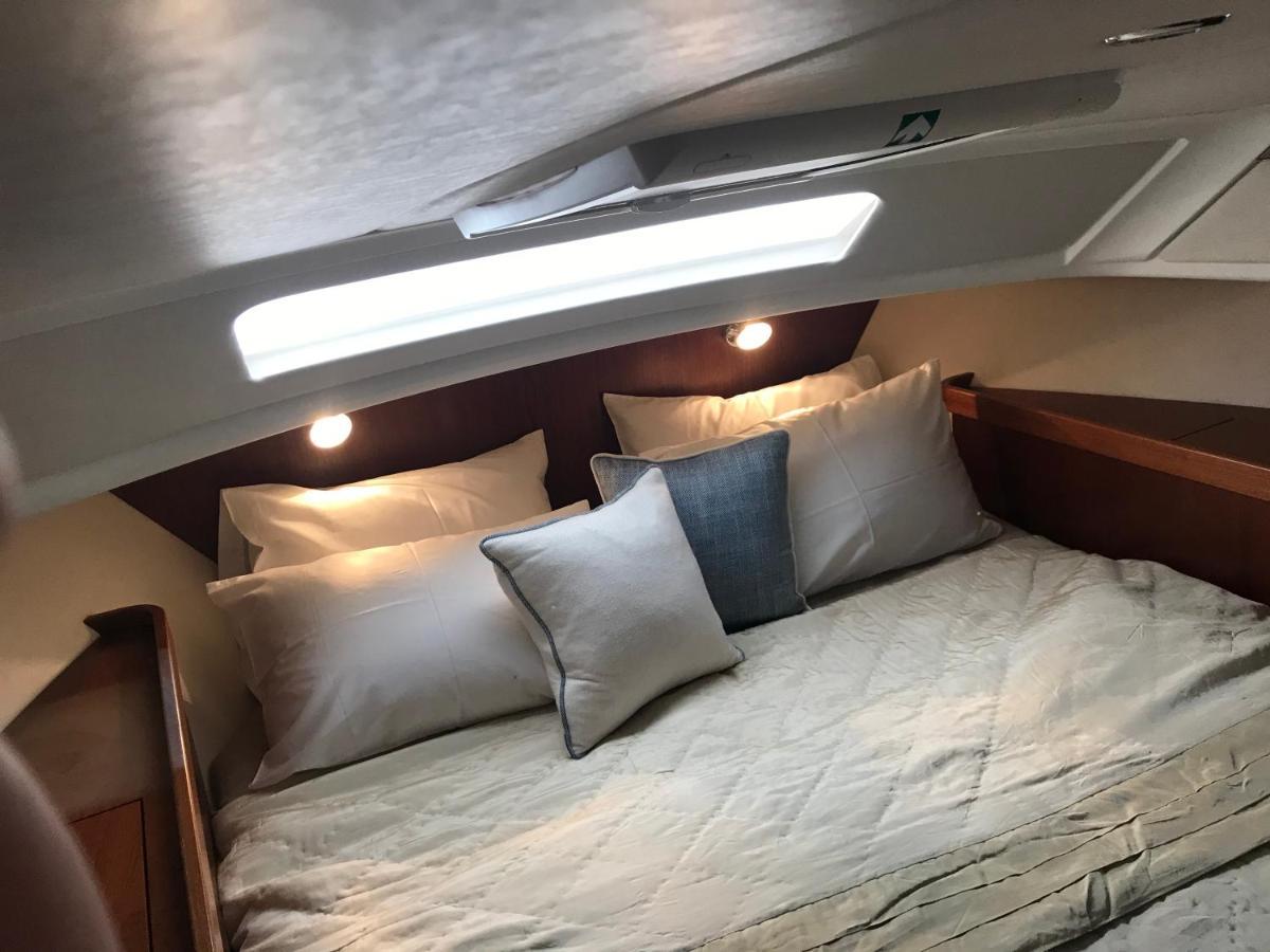Botel Adelphi B A Delightful 6 Berth Boat *