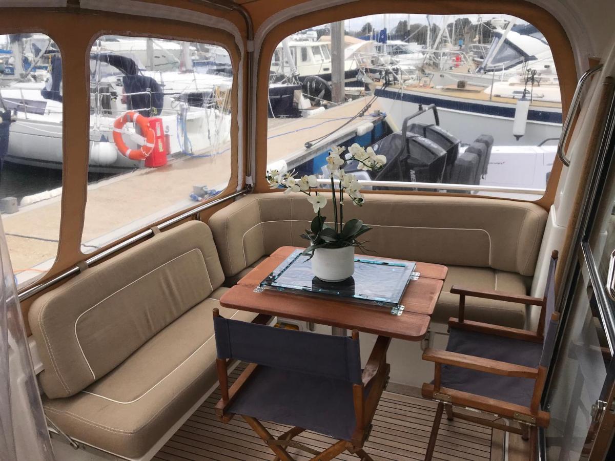 Botel Adelphi B A Delightful 6 Berth Boat