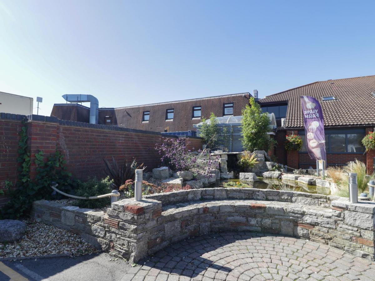 Amethyst * Lymington