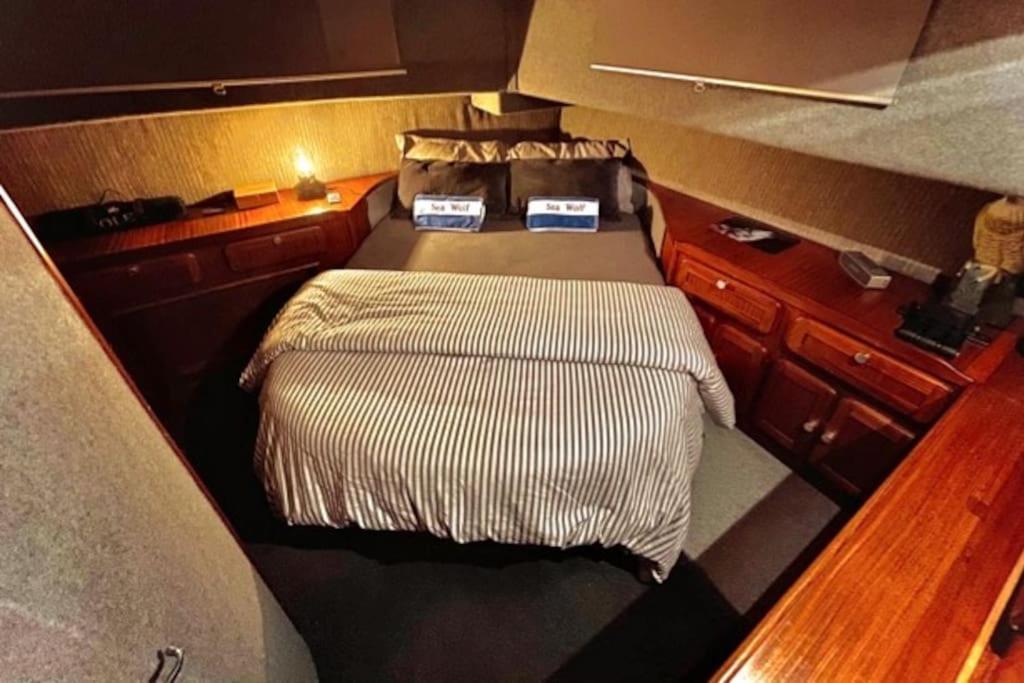 Botel Motor Yacht Sea Wolf *