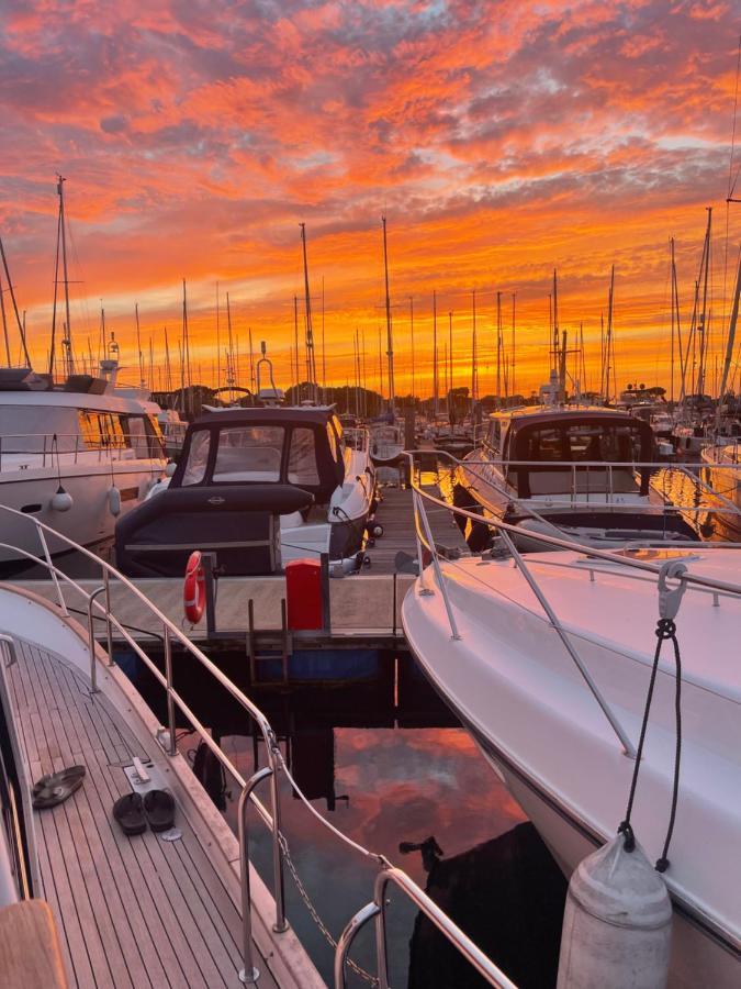 Motor Yacht Sea Wolf Botel Lymington