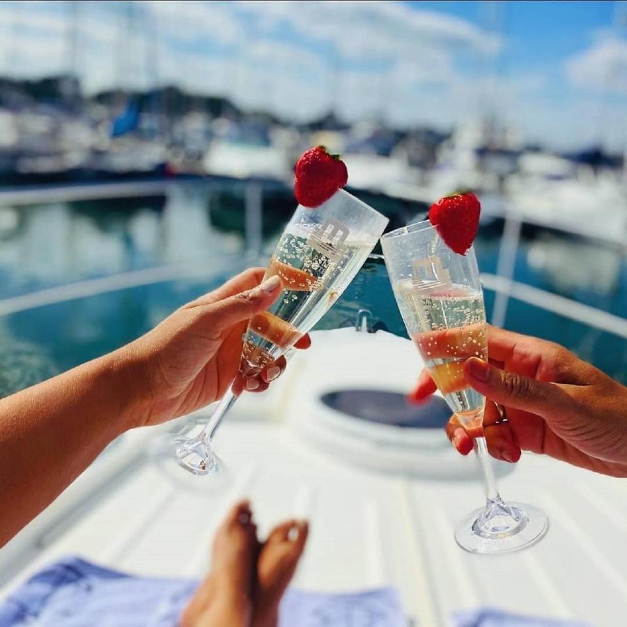Y-knot-two Bedroom Luxury Motor Boat In * Lymington