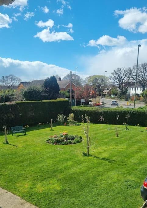 Spacious Self Contained Flat In Superb Location Apartment Lymington
