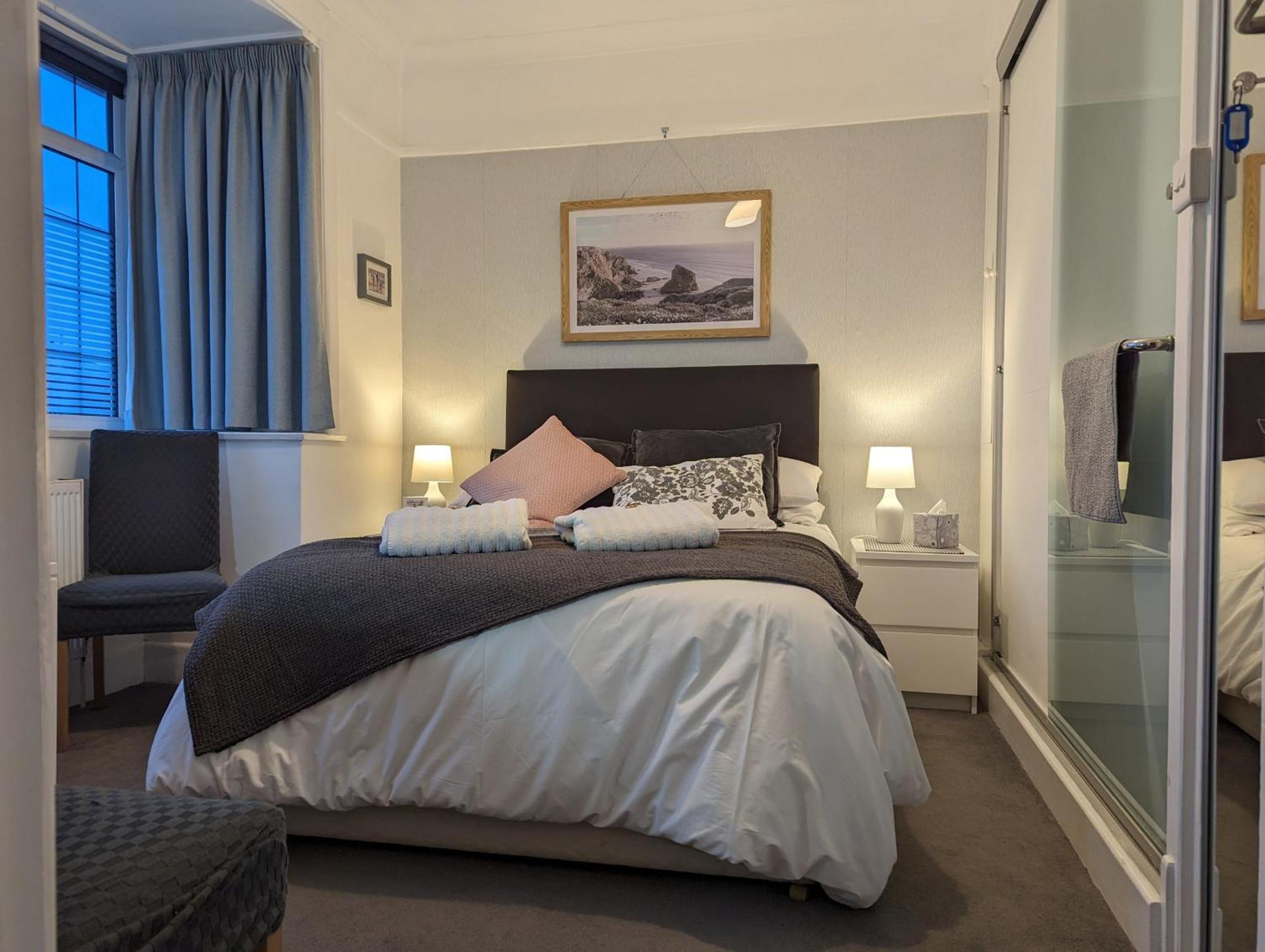 Homestay En-suite Nook Near Forest & Sea, Super Value With Fridge, Microwave And Tv