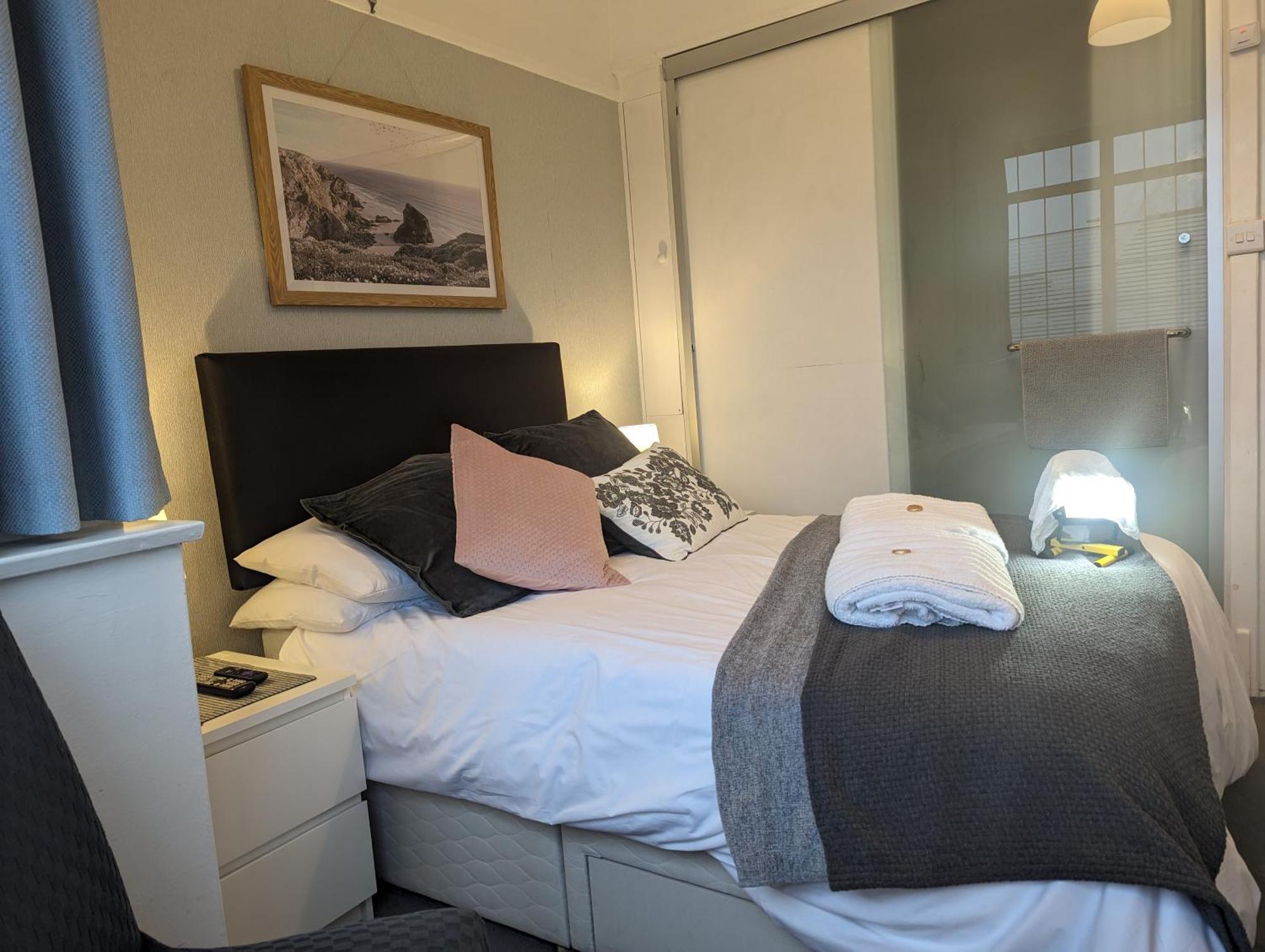 En-suite Nook Near Forest & Sea, Super Value With Fridge, Microwave And Tv Lymington