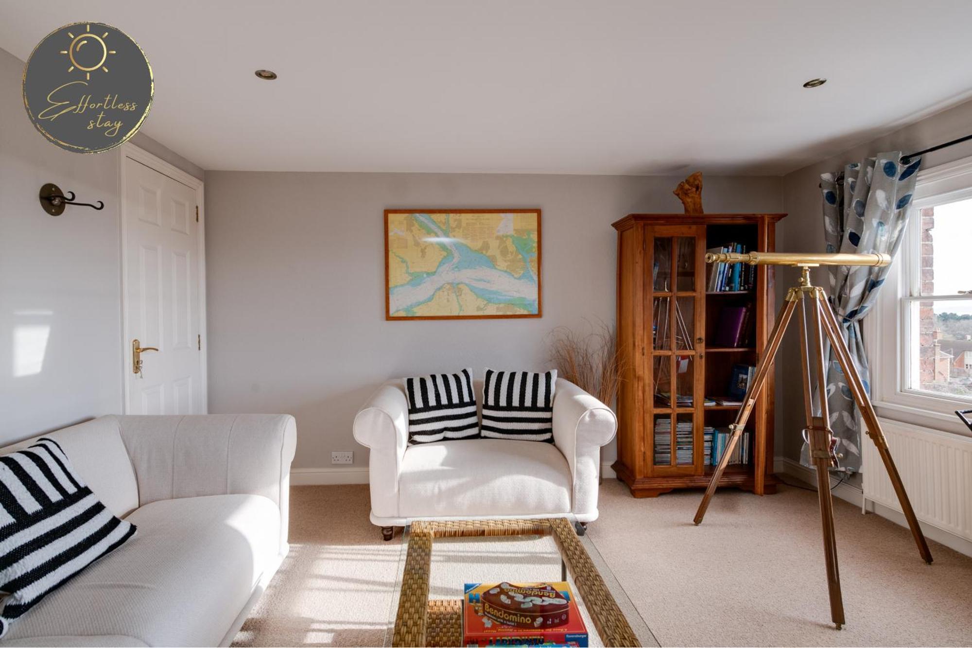 Apartment Leeward House -amazing Sea Views, Parking,high Street Location, Wifi