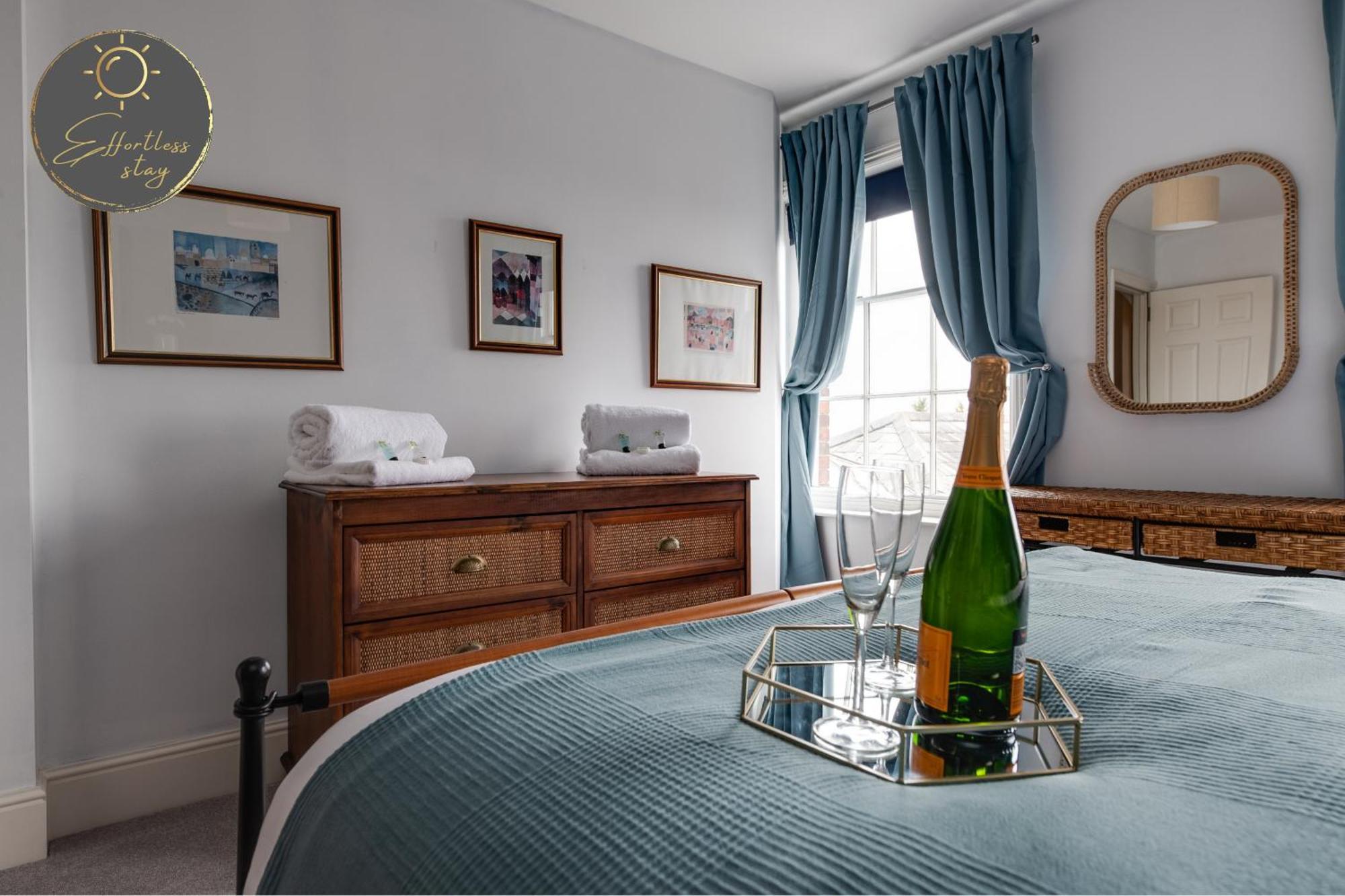 Leeward House -amazing Sea Views, Parking,high Street Location, Wifi Apartment