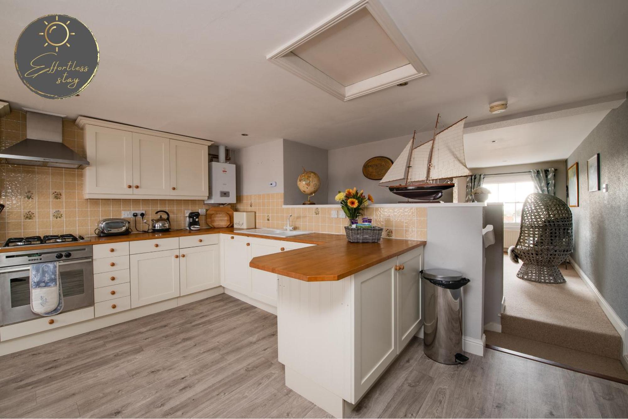 Leeward House -amazing Sea Views, Parking,high Street Location, Wifi