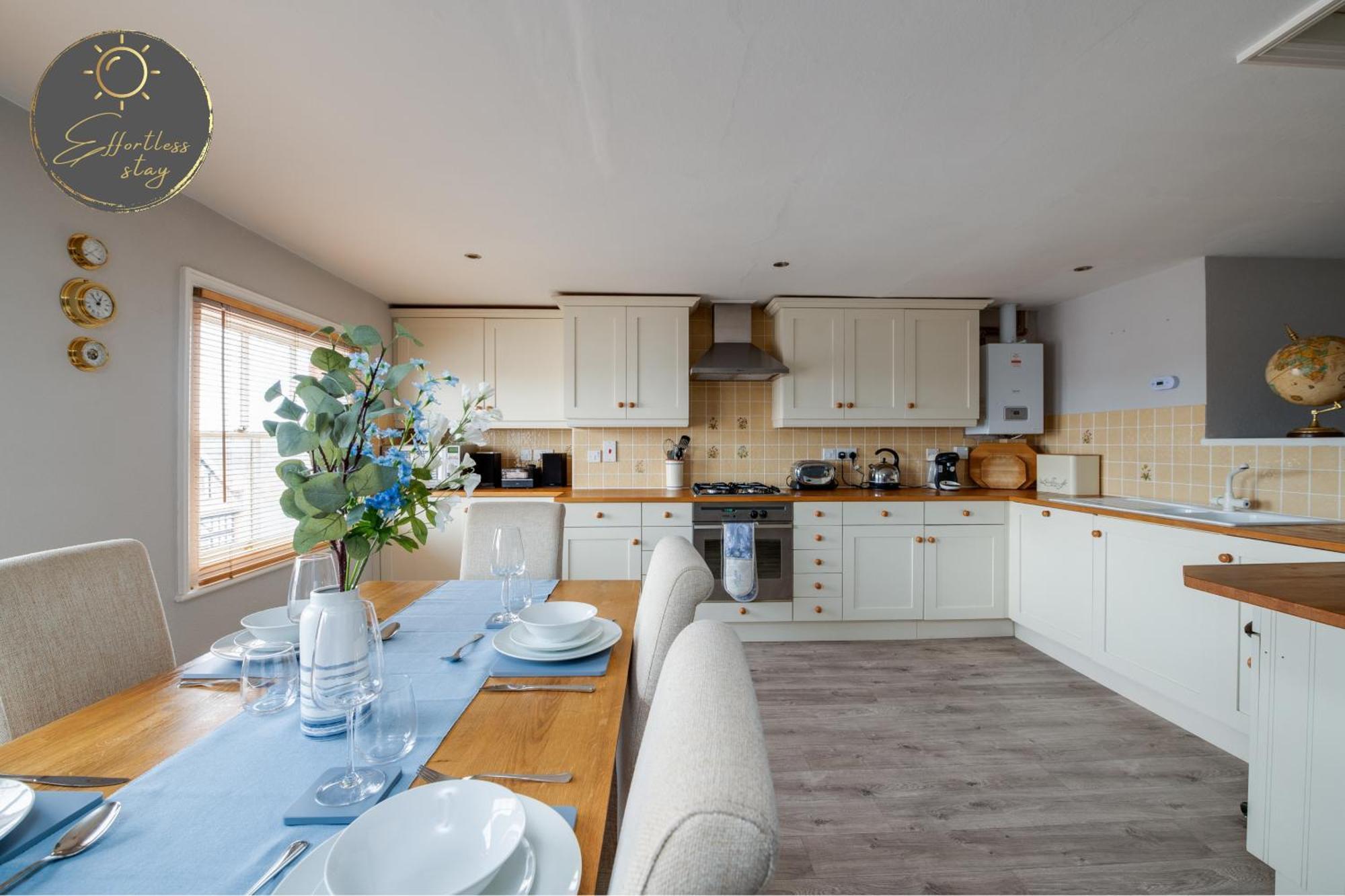 Apartment Leeward House -amazing Sea Views, Parking,high Street Location, Wifi