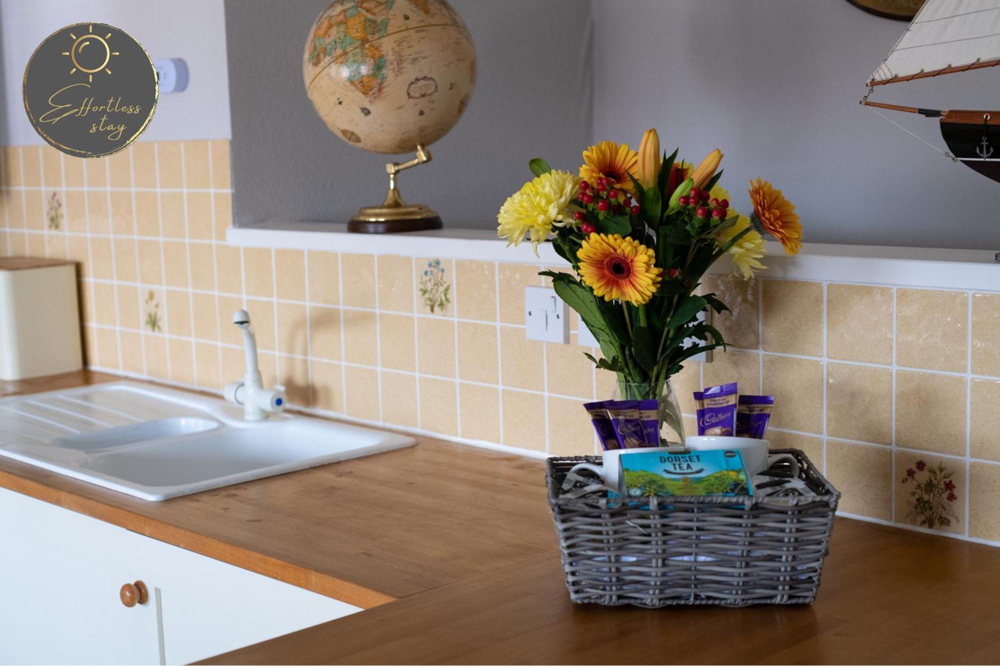 Leeward House -amazing Sea Views, Parking,high Street Location, Wifi *