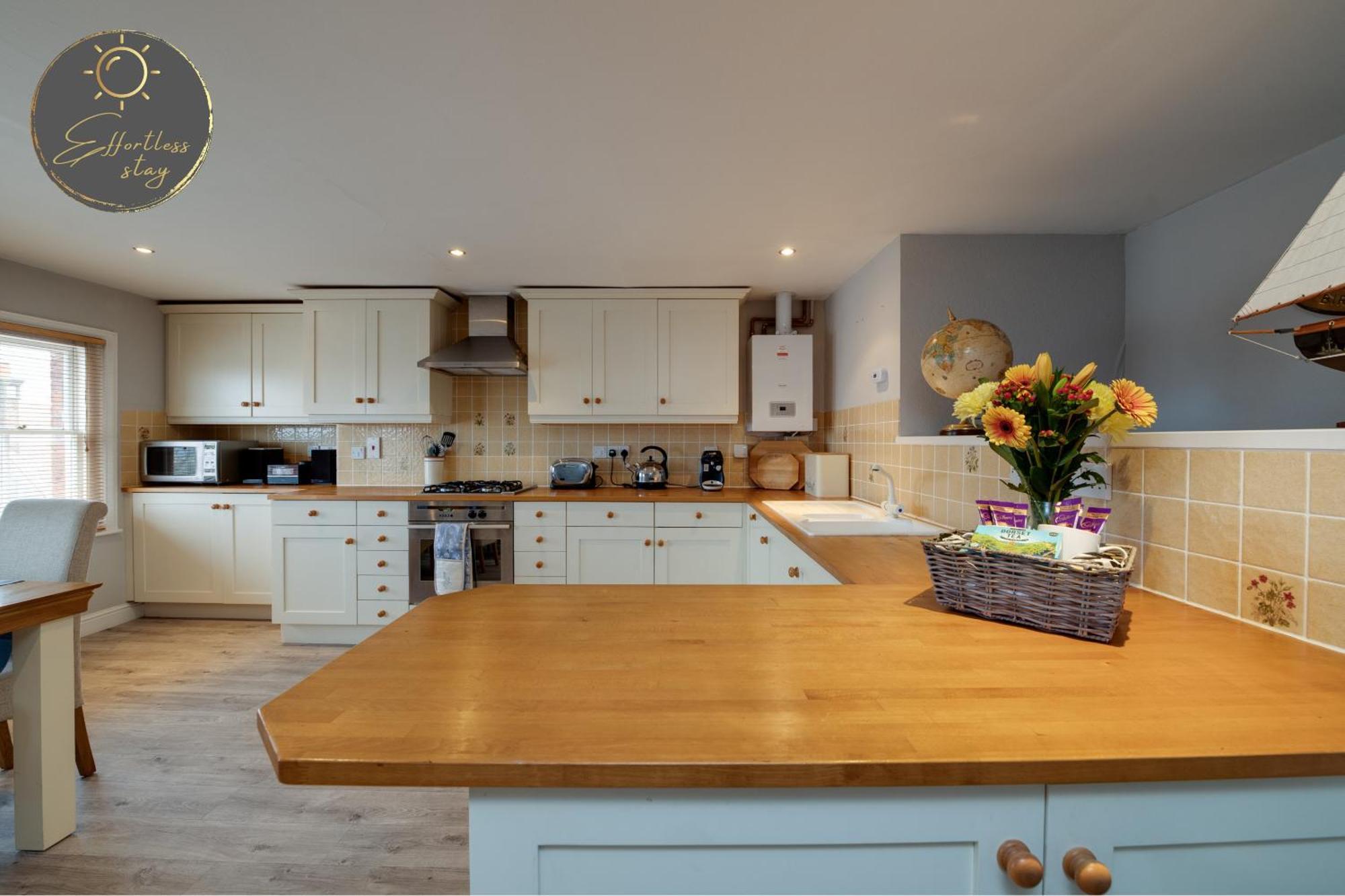 Leeward House -amazing Sea Views, Parking,high Street Location, Wifi Apartment *
