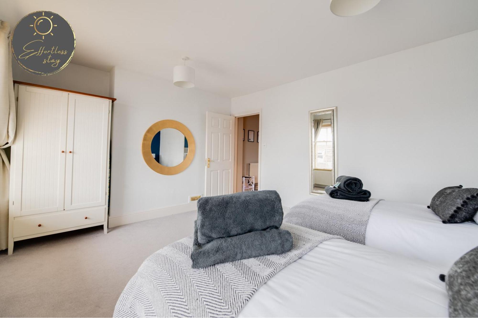 Apartment Leeward House -amazing Sea Views, Parking,high Street Location, Wifi