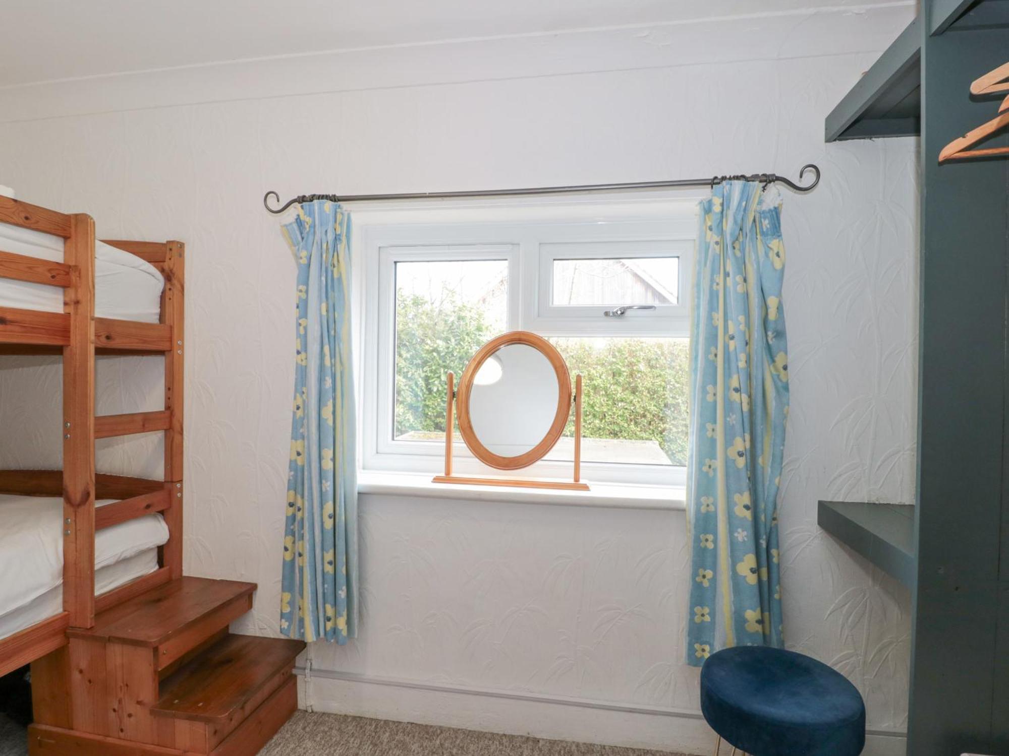 Holiday home Stones Throw *