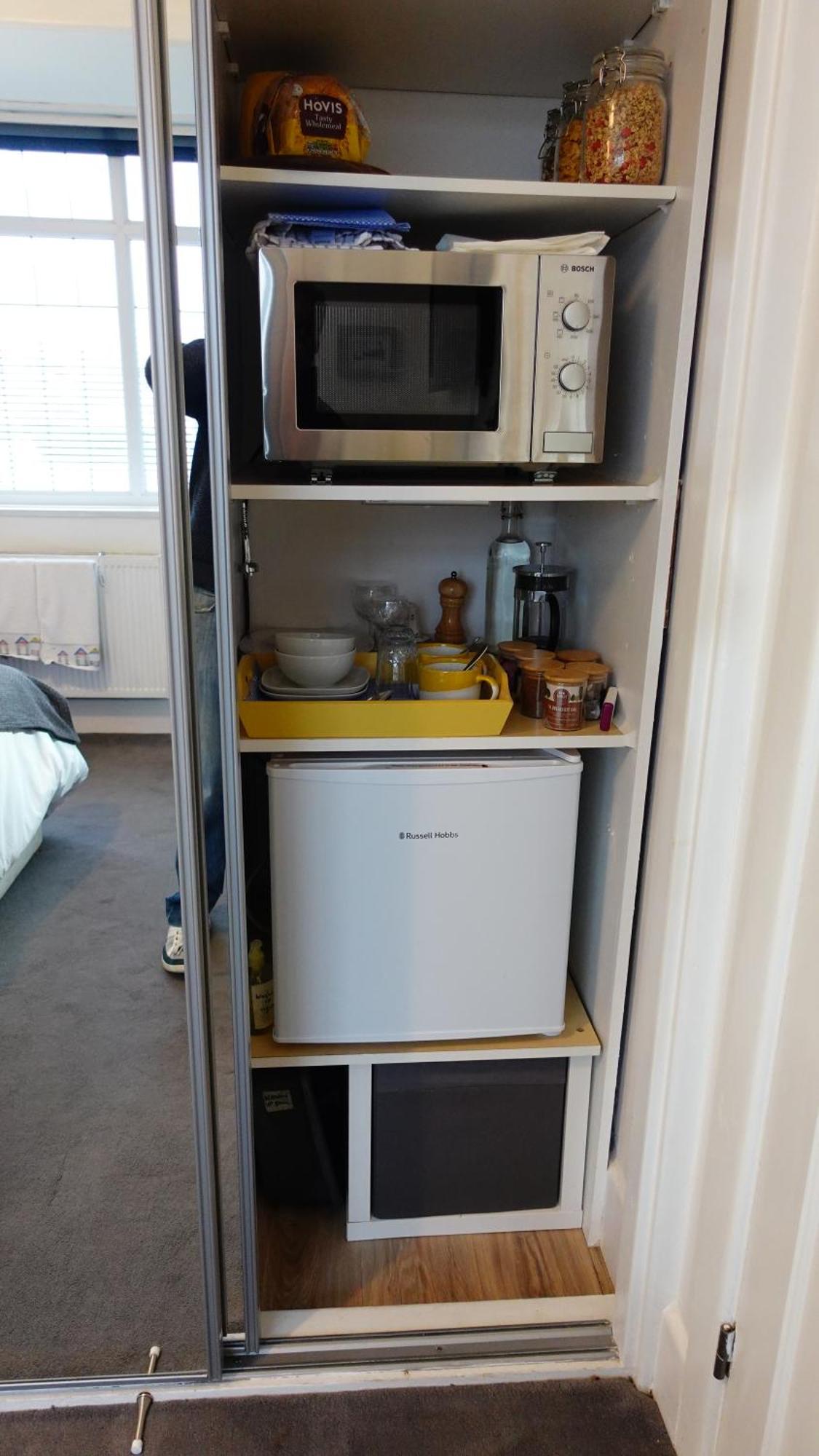 Homestay En-suite Nook Near Forest & Sea, Super Value With Fridge, Microwave And Tv