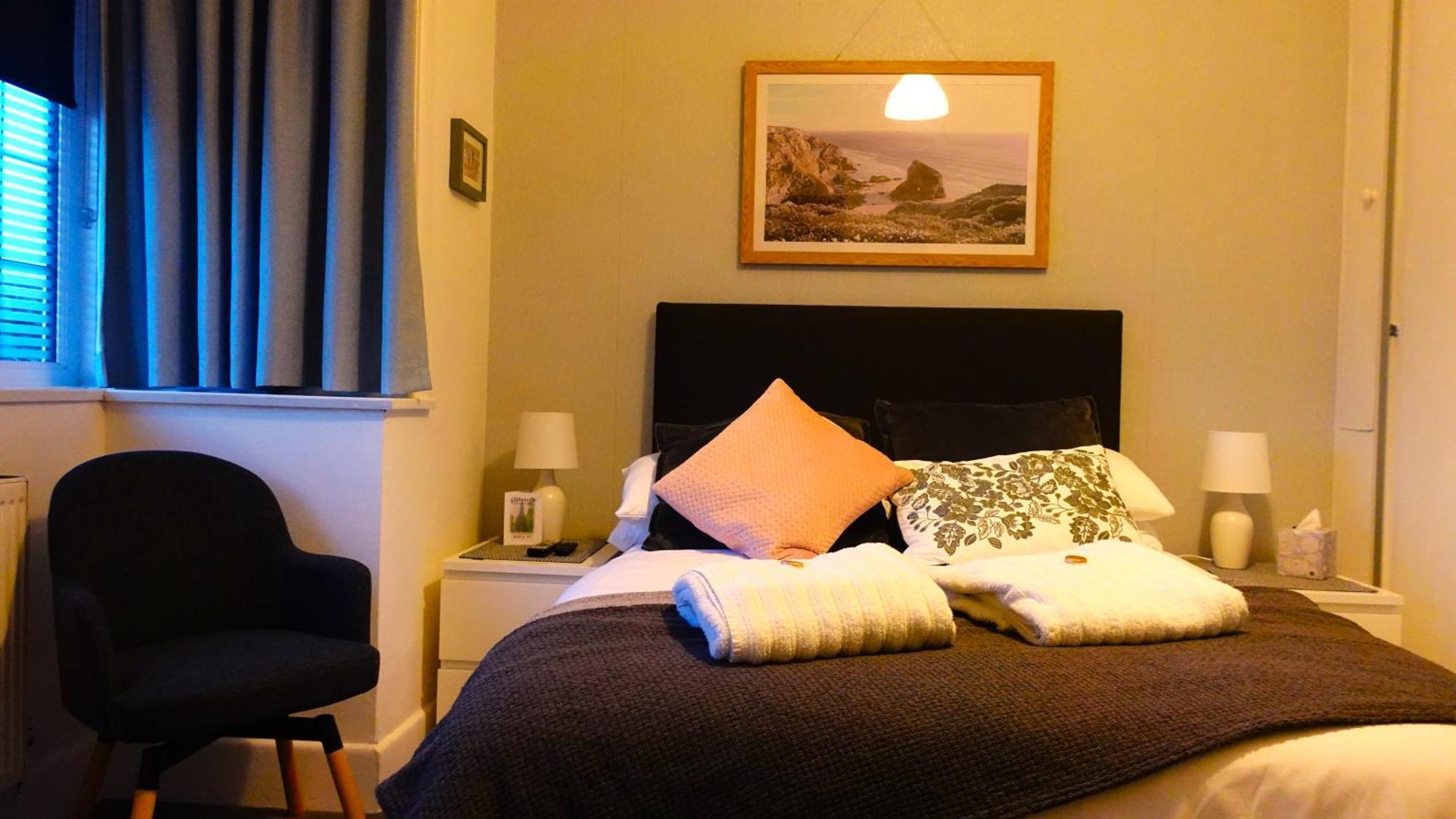 En-suite Nook Near Forest & Sea, Super Value With Fridge, Microwave And Tv *