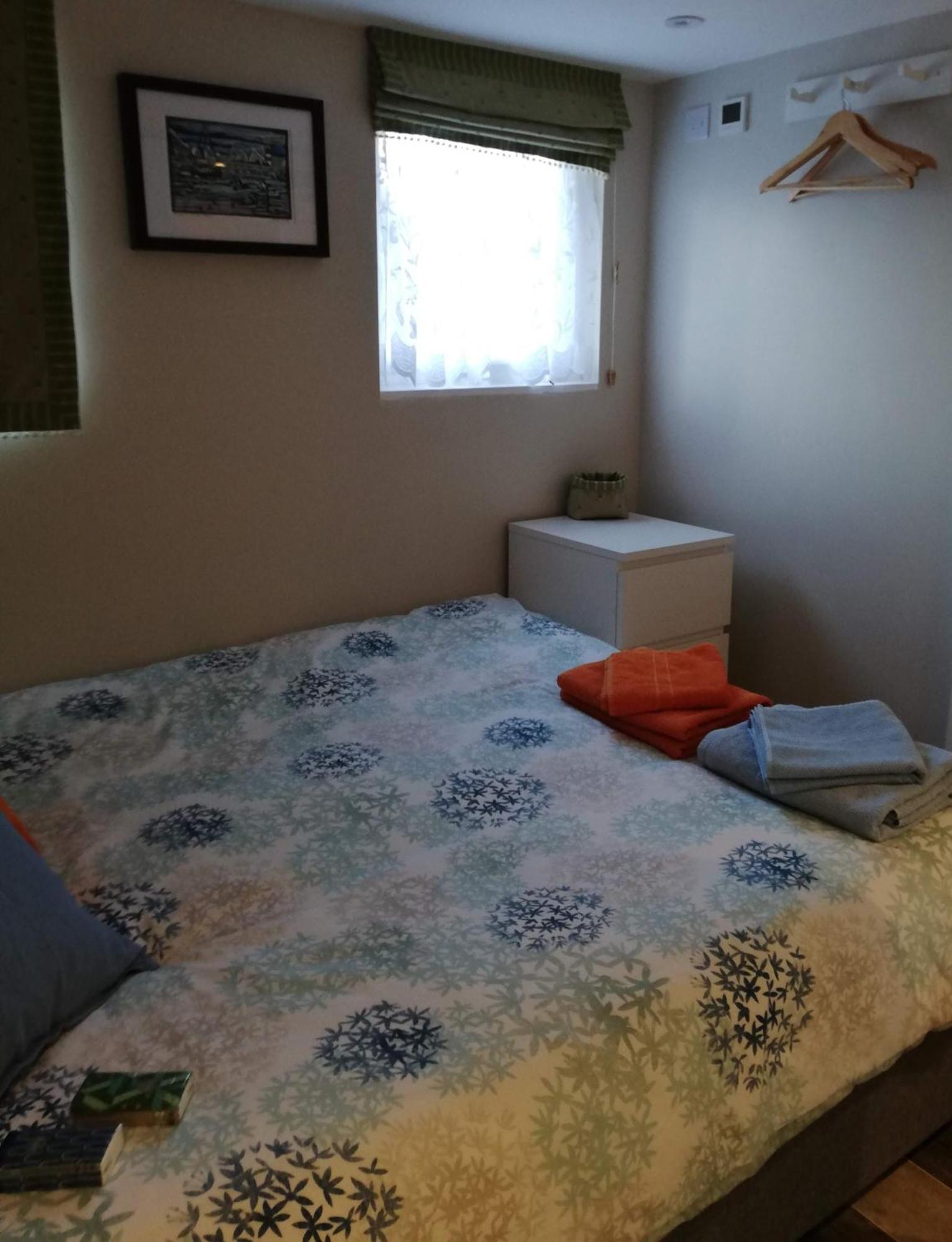 Fox's Den Dog Friendly, Self-contained Guest Lymington