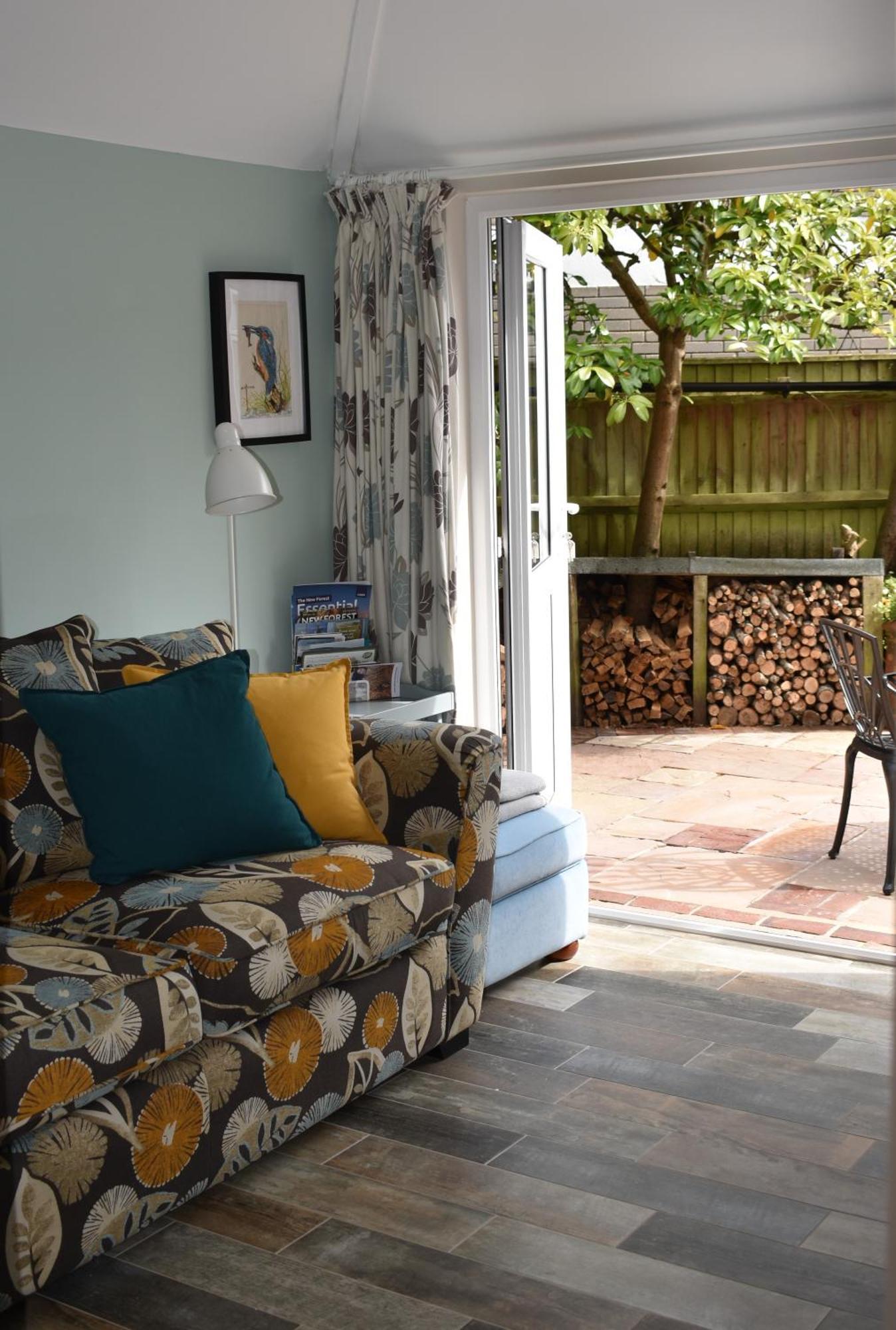 Fox's Den Dog Friendly, Self-contained Guest Apartment Lymington