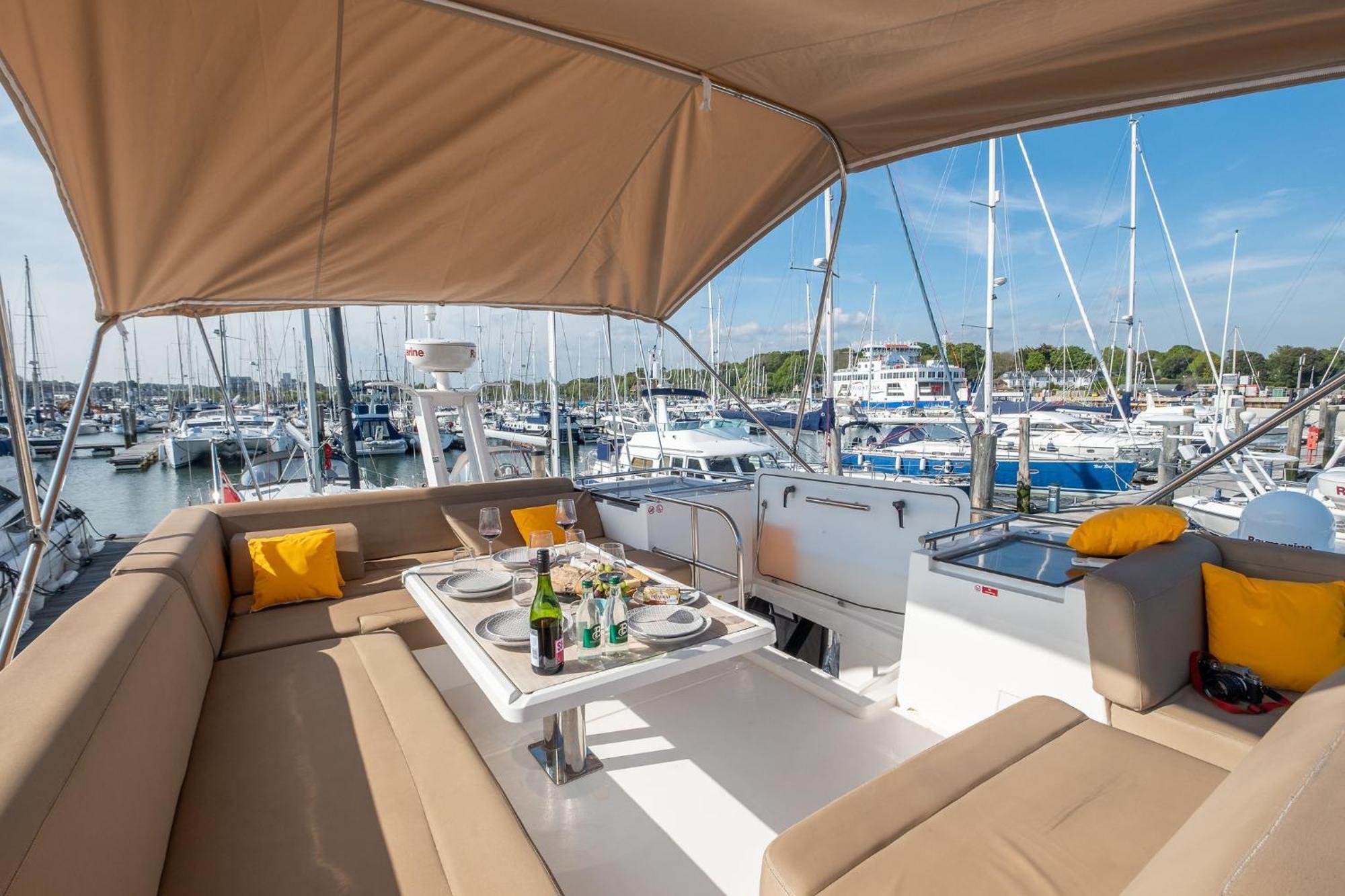 2br Heated Yacht, Centre, Beautiful View *