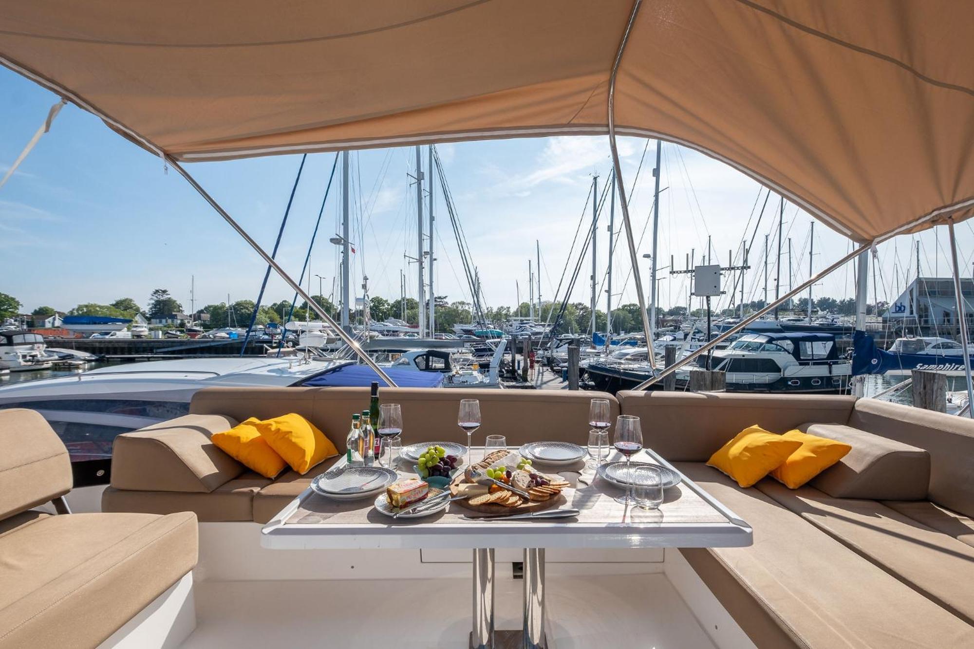 2br Heated Yacht, Centre, Beautiful View Lymington
