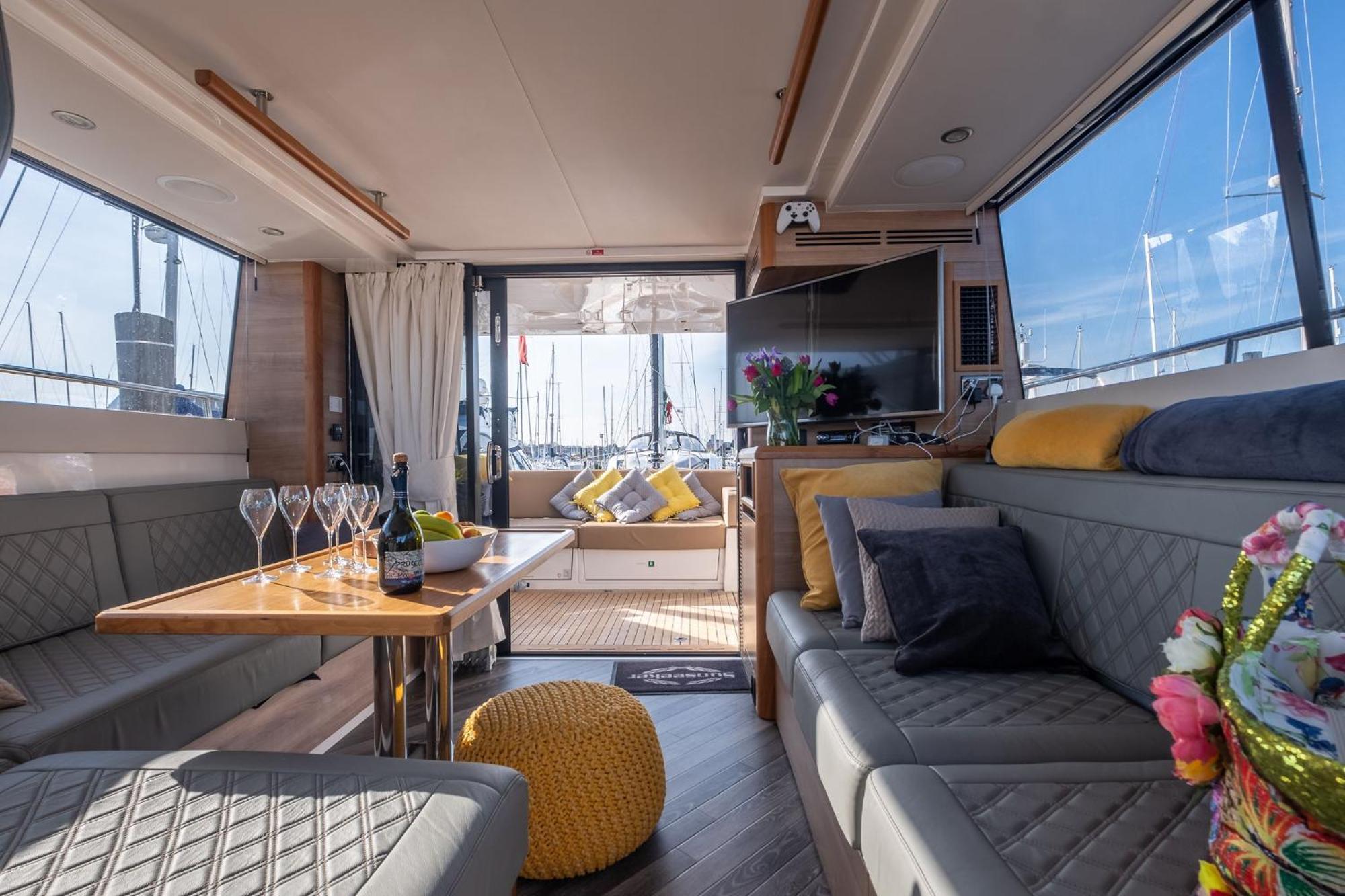 2br Heated Yacht, Centre, Beautiful View