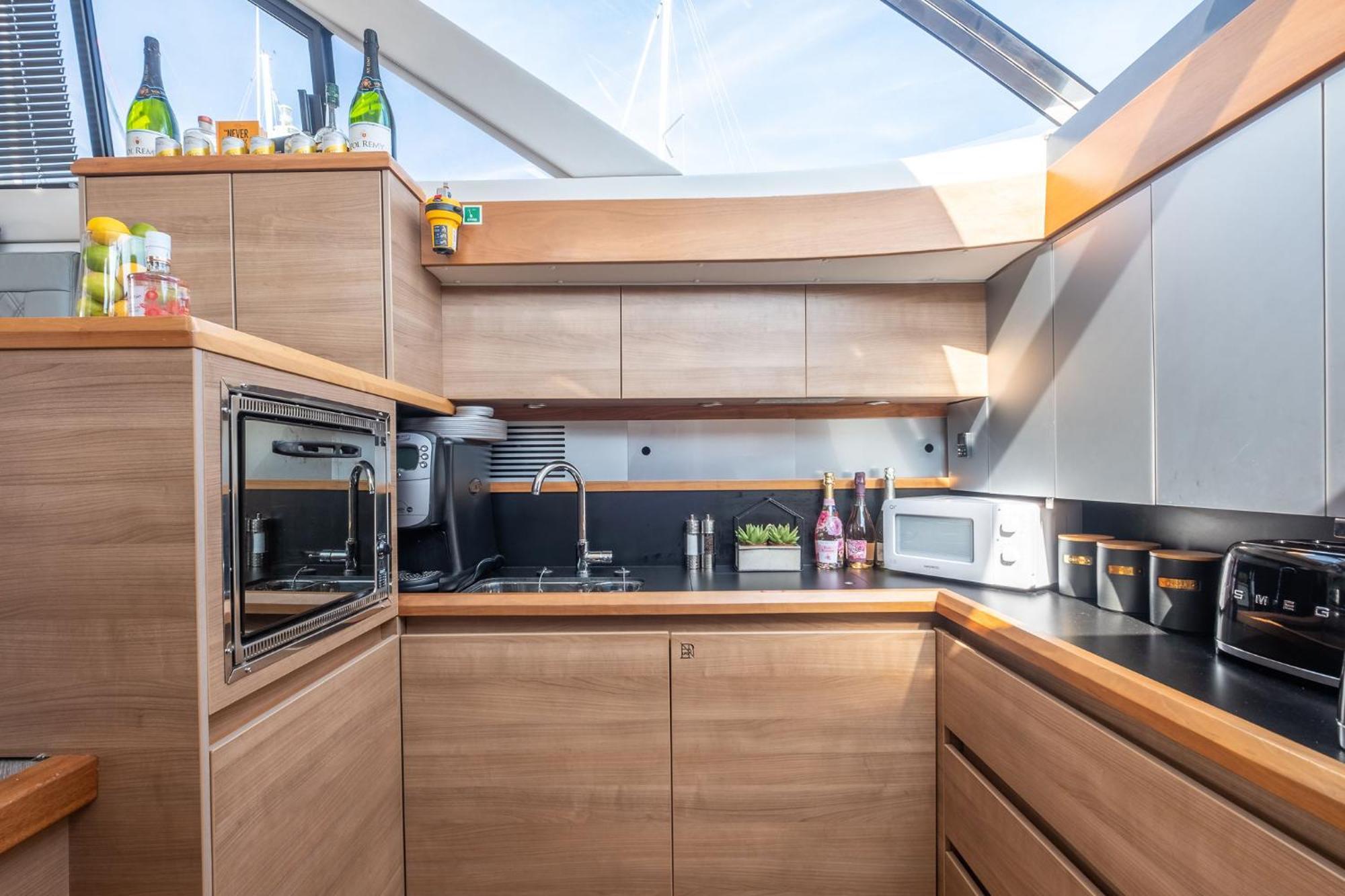 2br Heated Yacht, Centre, Beautiful View Botel *