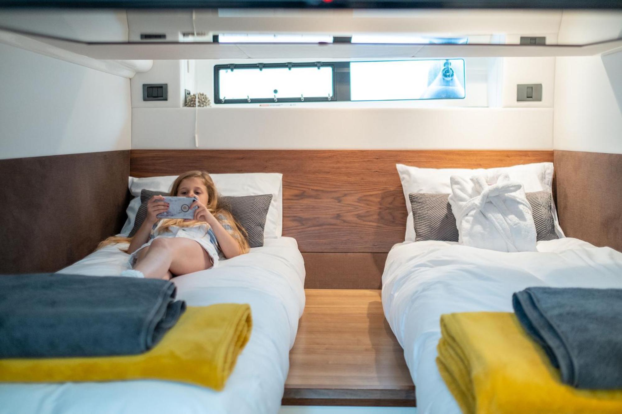 2br Heated Yacht, Centre, Beautiful View