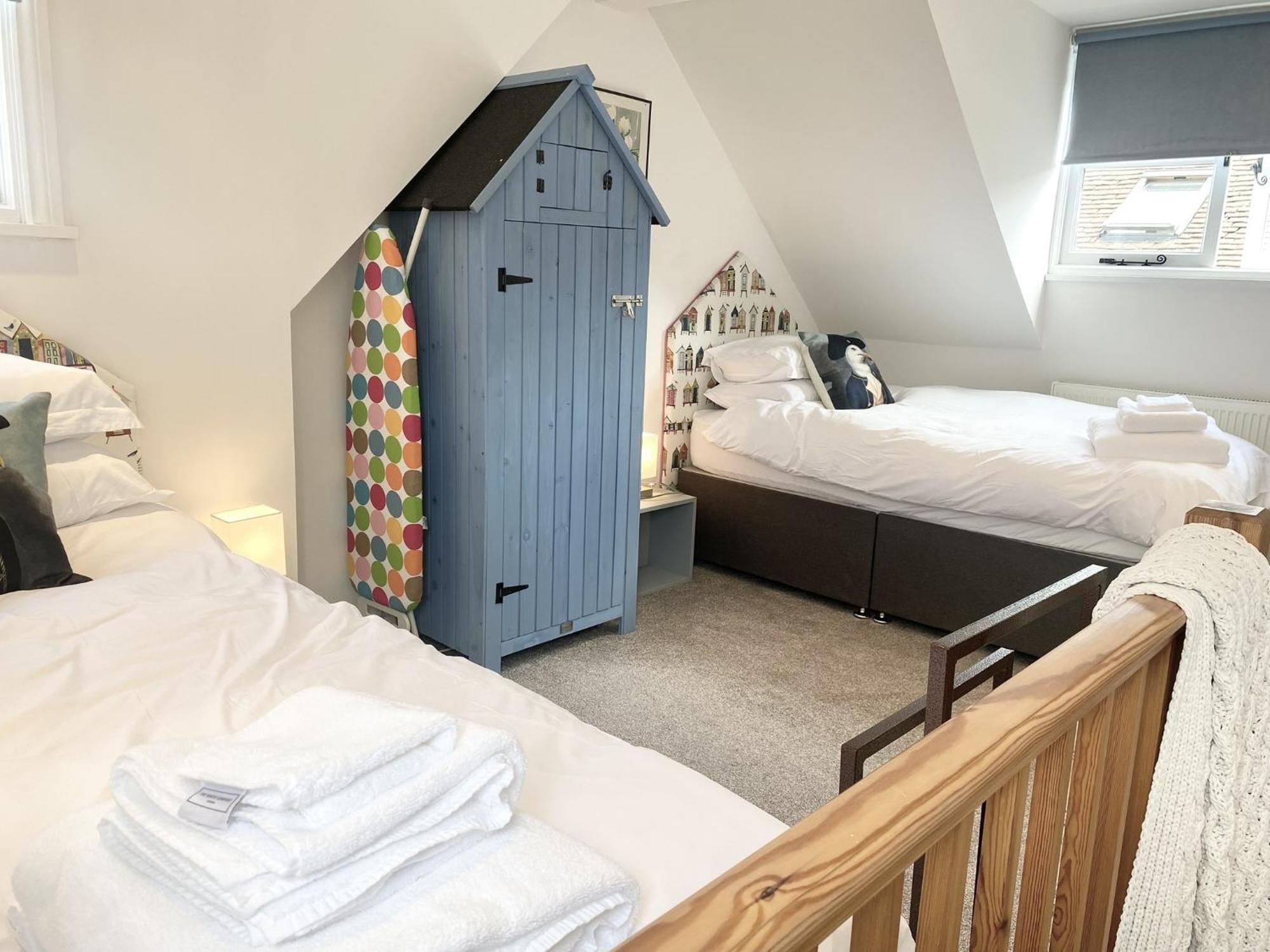 Stylish With Quay And River View Holiday home