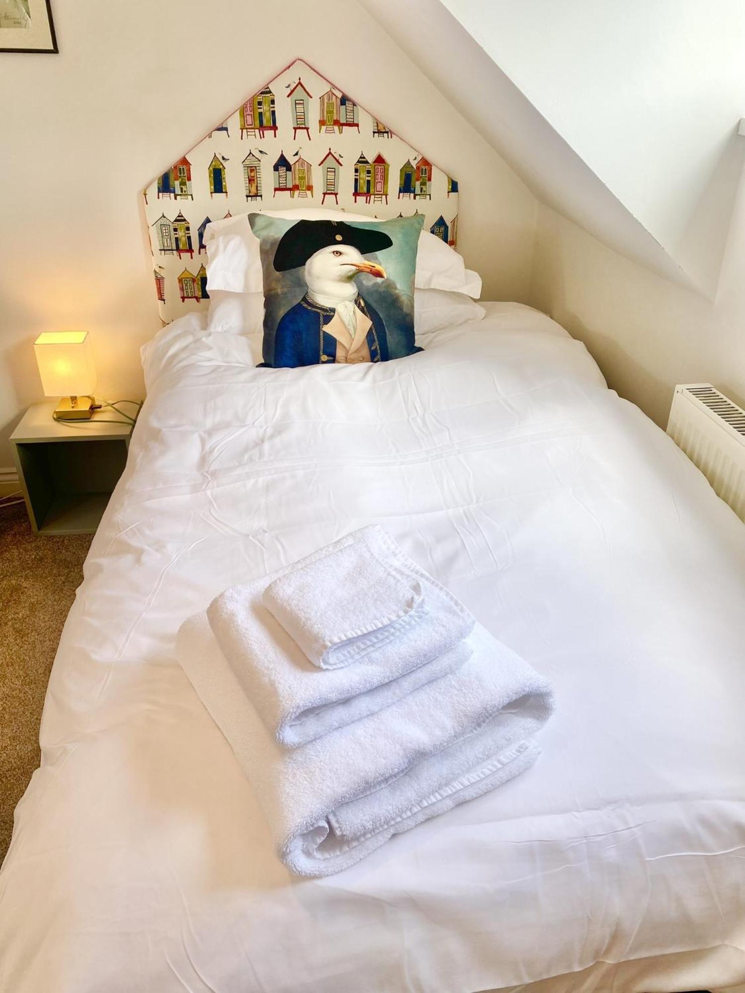 Stylish With Quay And River View Holiday home *
