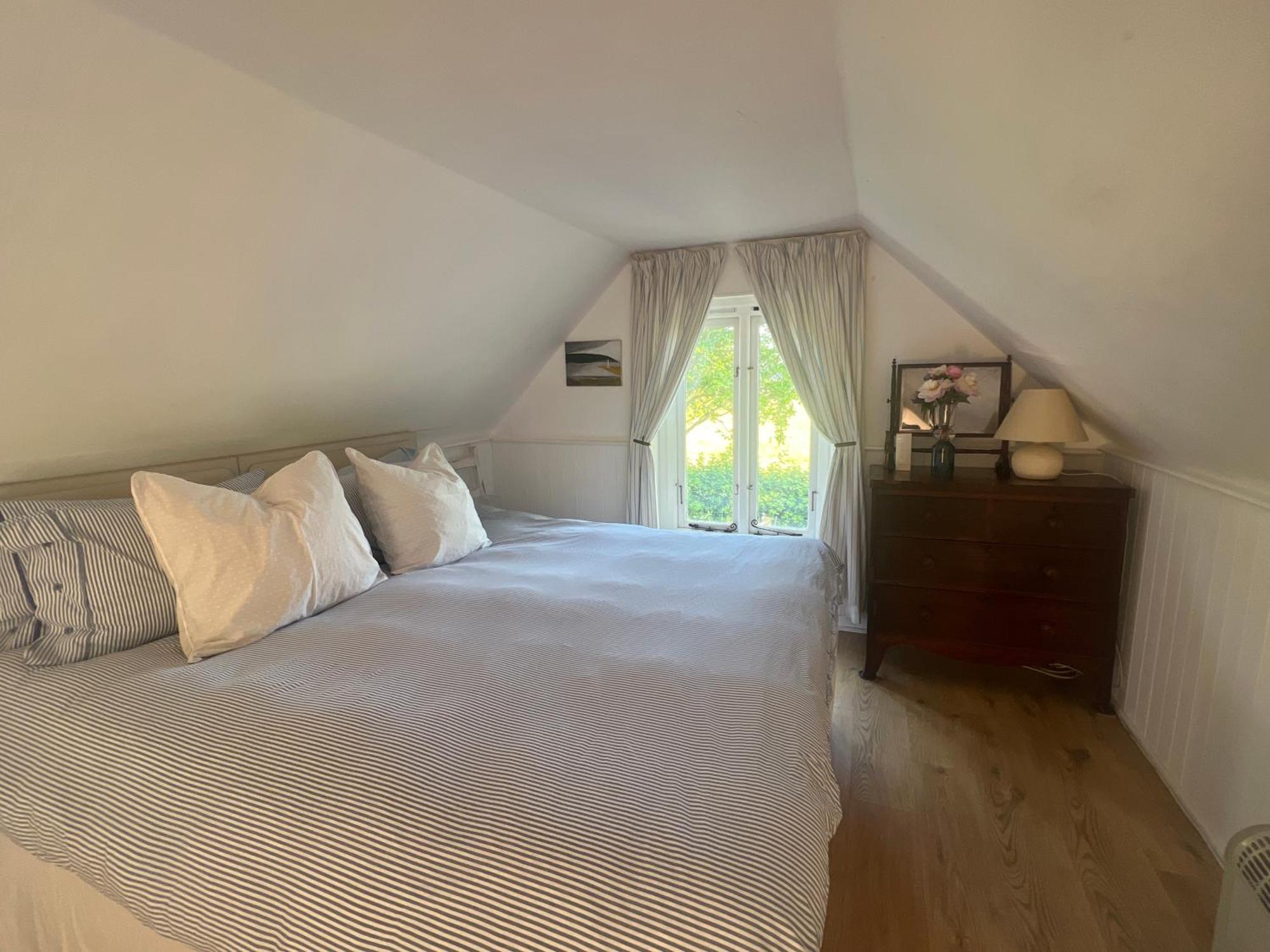 4 Lisle Court Bed & Breakfast *