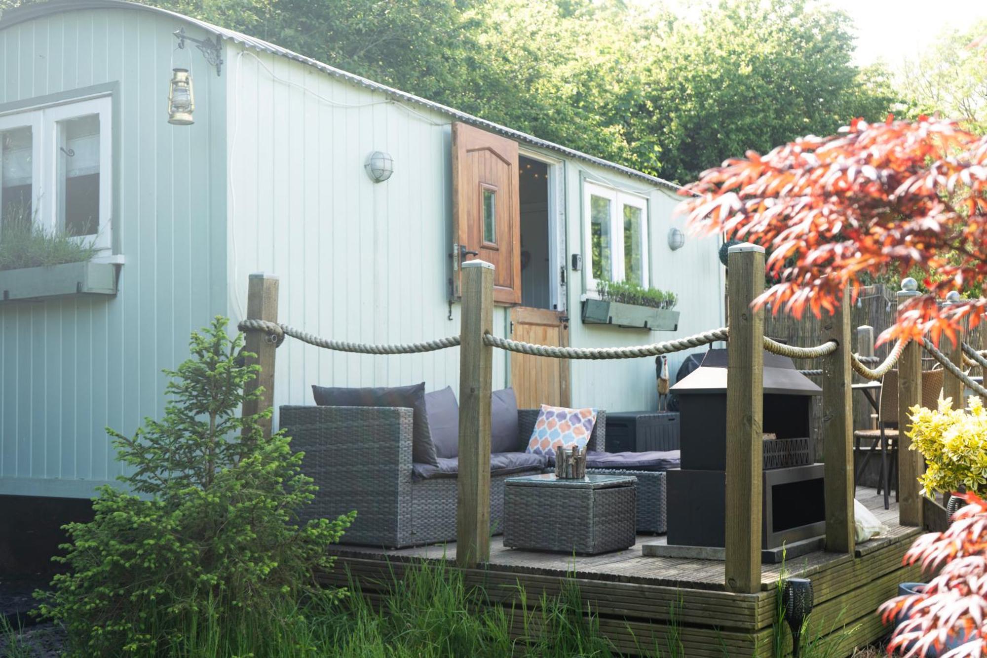 Apartment Shepherds Hut With Hot Tub Lymington