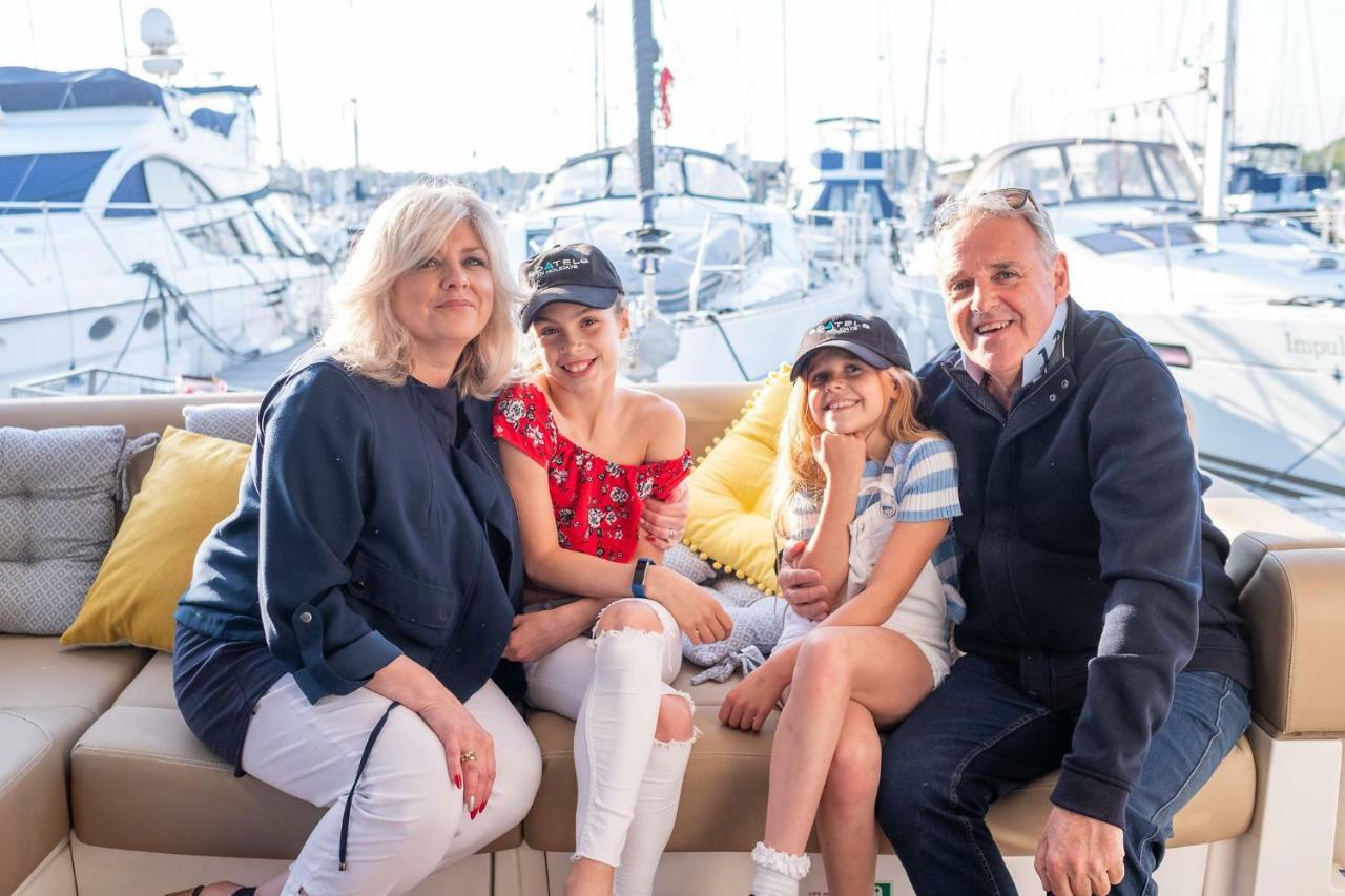 Botel 2br Heated Yacht, Centre, Beautiful View *