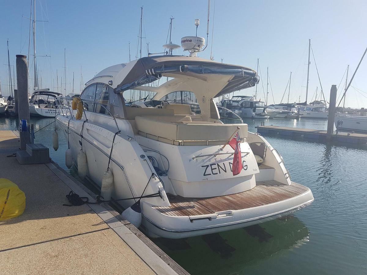 Botel Zen Dog Luxury Motor Yacht