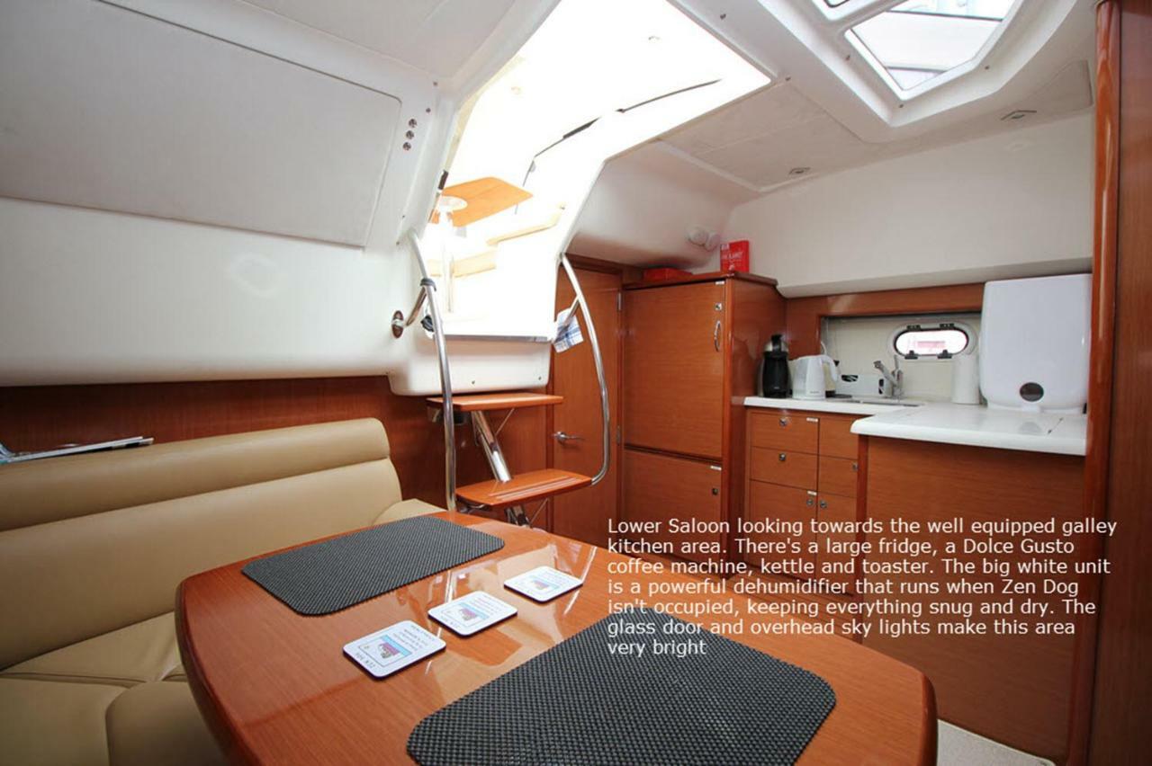 Botel Zen Dog Luxury Motor Yacht *
