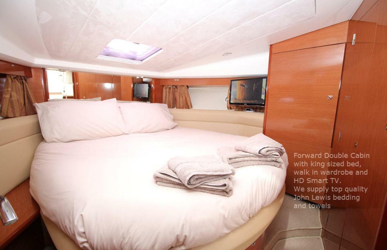 Zen Dog Luxury Motor Yacht Botel