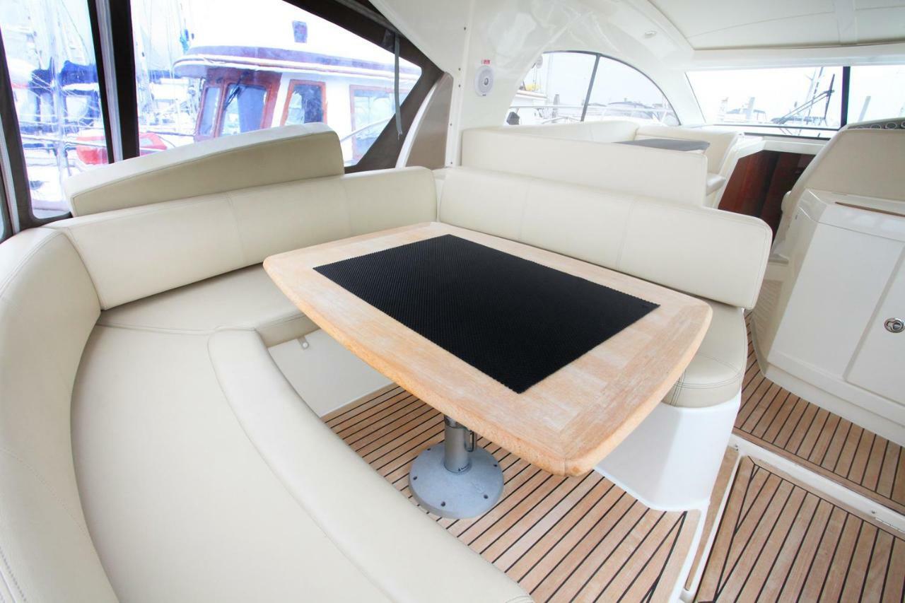 Zen Dog Luxury Motor Yacht *