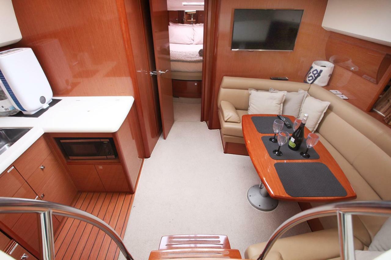 Botel Zen Dog Luxury Motor Yacht Lymington