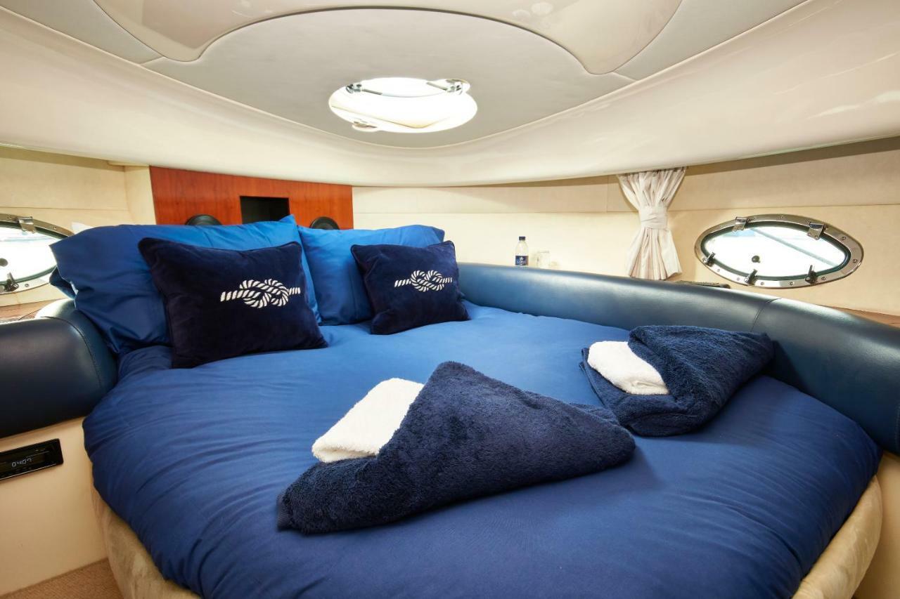 Y-knot-two Bedroom Luxury Motor Boat In Botel Lymington