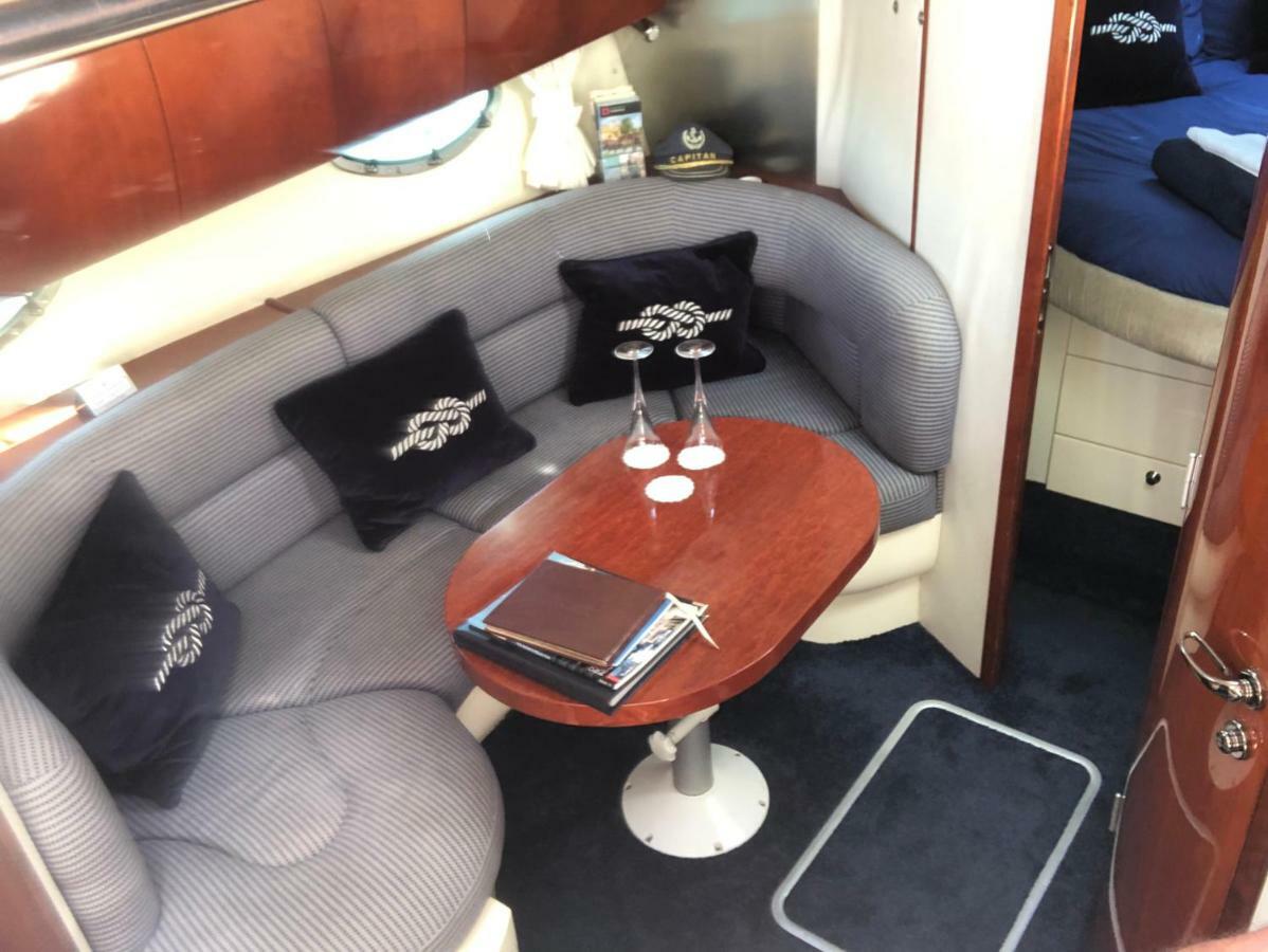 Y-knot-two Bedroom Luxury Motor Boat In * Lymington