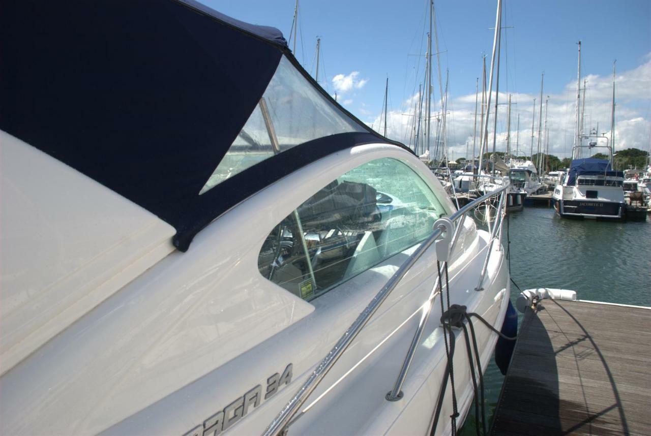 Y-knot-two Bedroom Luxury Motor Boat In Botel *