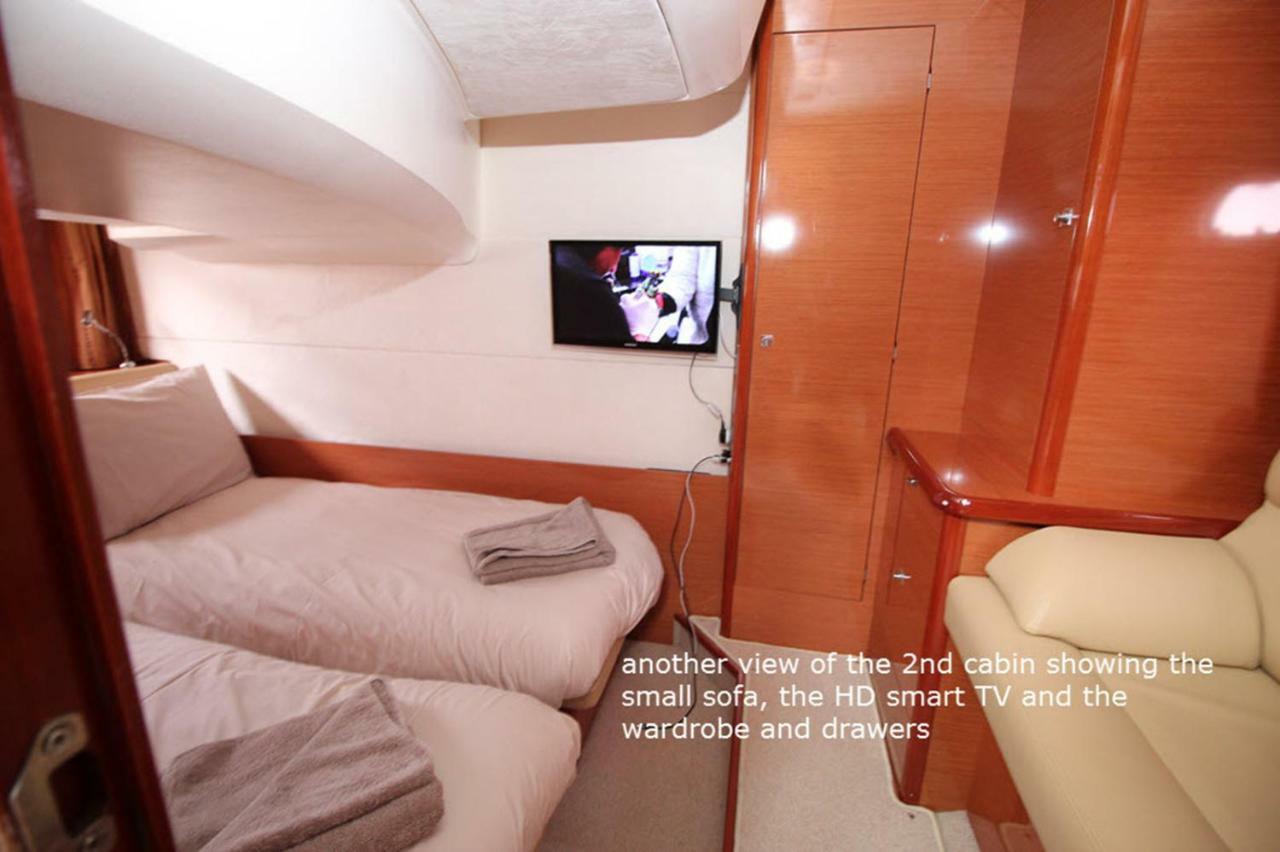 Zen Dog Luxury Motor Yacht * Lymington
