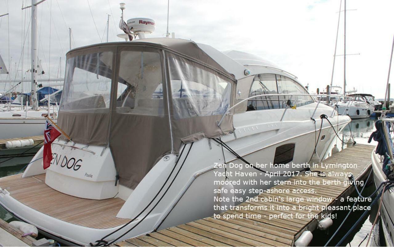Botel Zen Dog Luxury Motor Yacht *