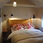 Courtyard Cottages Lymington, 2 Adults Only