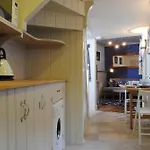 Courtyard Cottages Lymington, 2 Adults Only