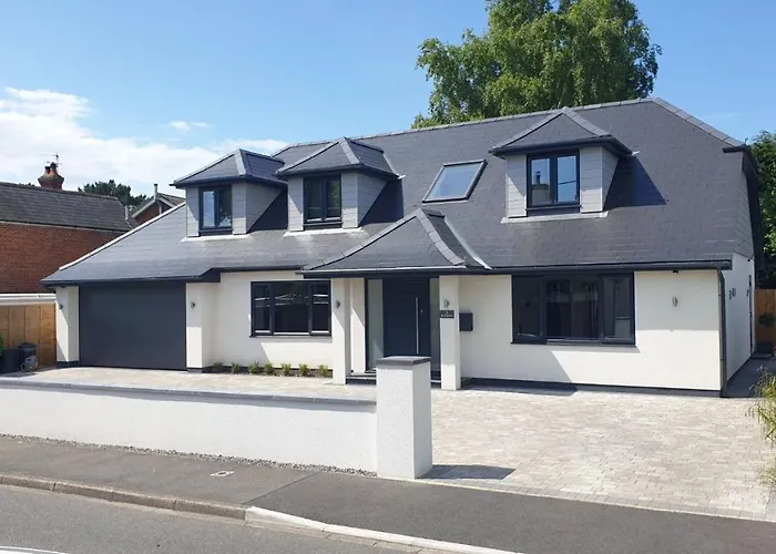 Large Modern Self Contained Apartment In Lymington