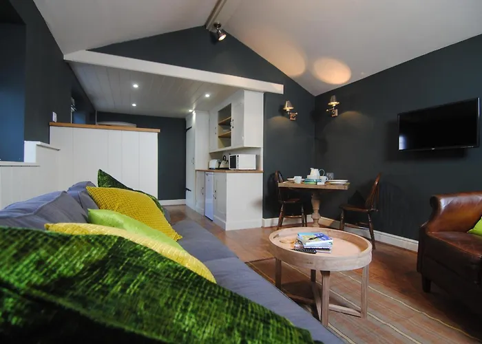 Courtyard Cottages Lymington, 2 Adults Only