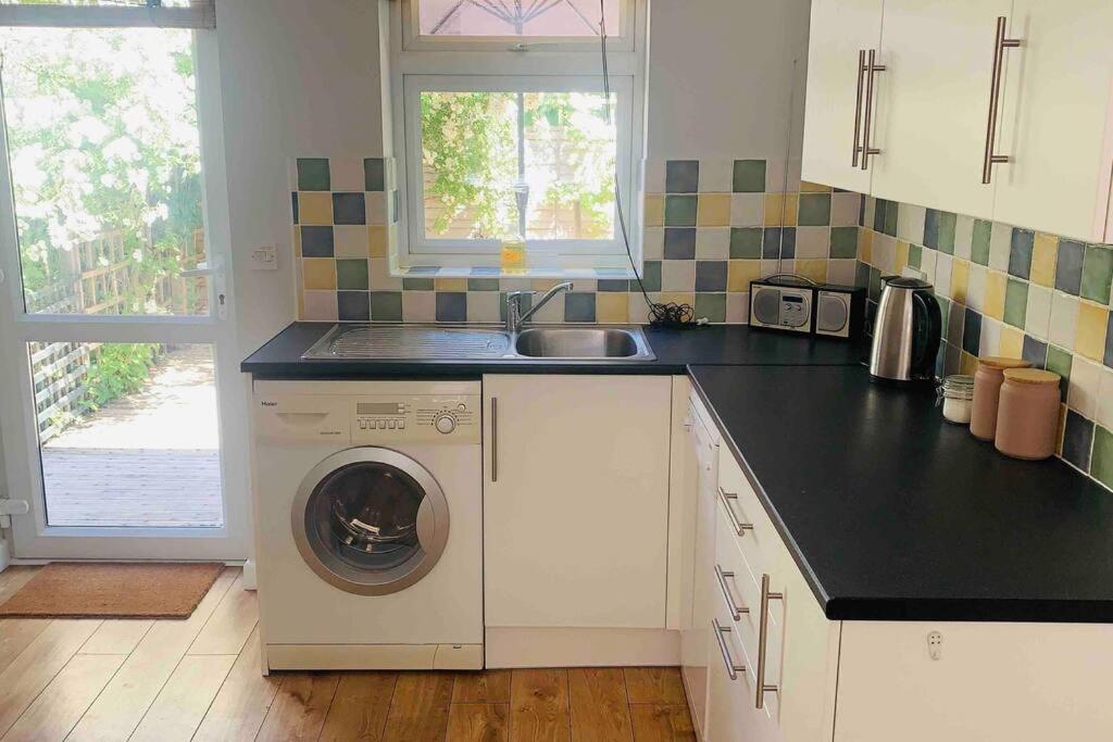 Holiday home Quiet Coastal Cottage, Perfect For Walkers Due To Its Natural Location *