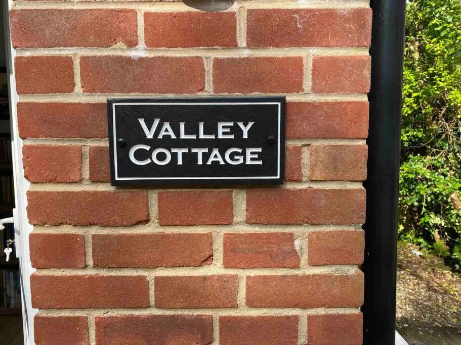 Quiet Coastal Cottage, Perfect For Walkers Due To Its Natural Location * Lymington